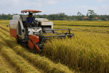 peralatan panen sawah modern