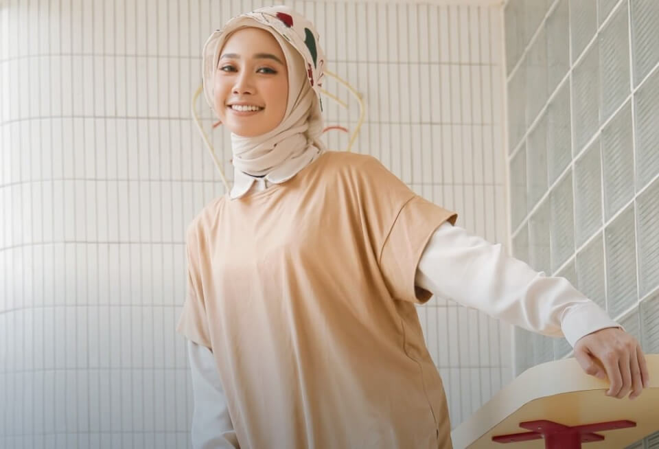 model kaos yang cocok untuk wanita berhijab